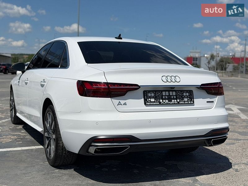 Седан Audi A4 2022 в Киеве