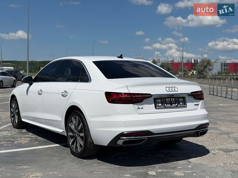 Седан Audi A4 2022 в Киеве