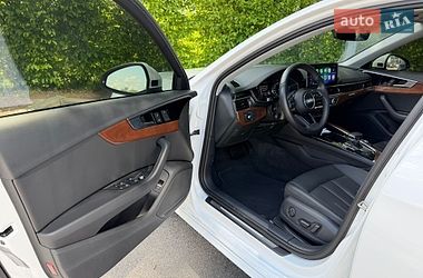 Седан Audi A4 2022 в Киеве