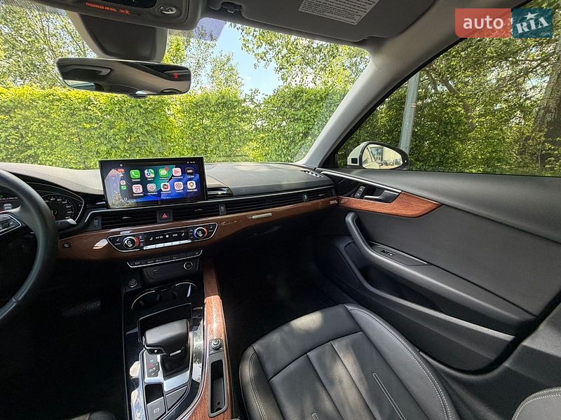 Седан Audi A4 2022 в Киеве