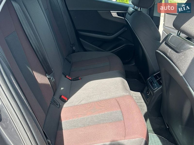 Седан Audi A4 2017 в Рівному