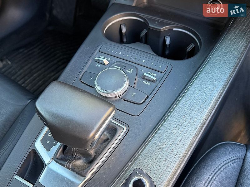 Седан Audi A4 2018 в Харкові