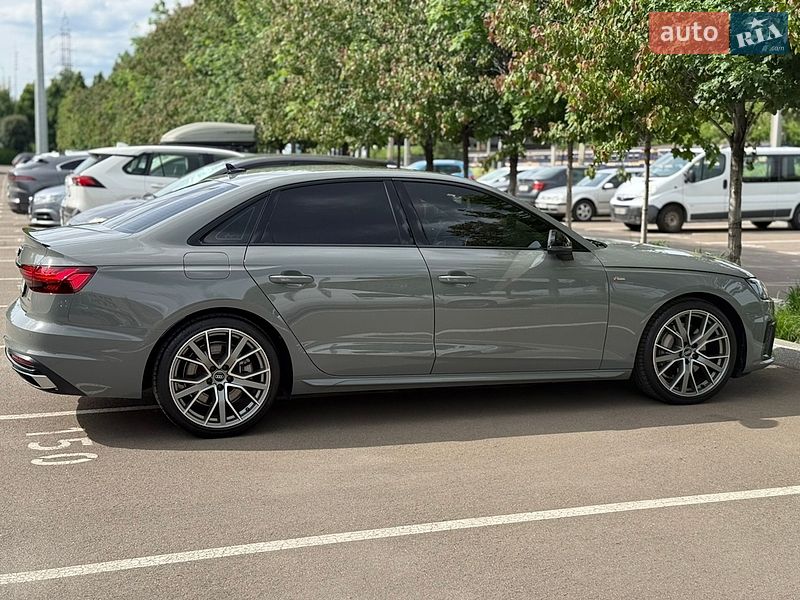 Седан Audi A4 2021 в Киеве