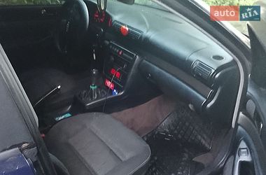 Седан Audi A4 1998 в Теофиполе