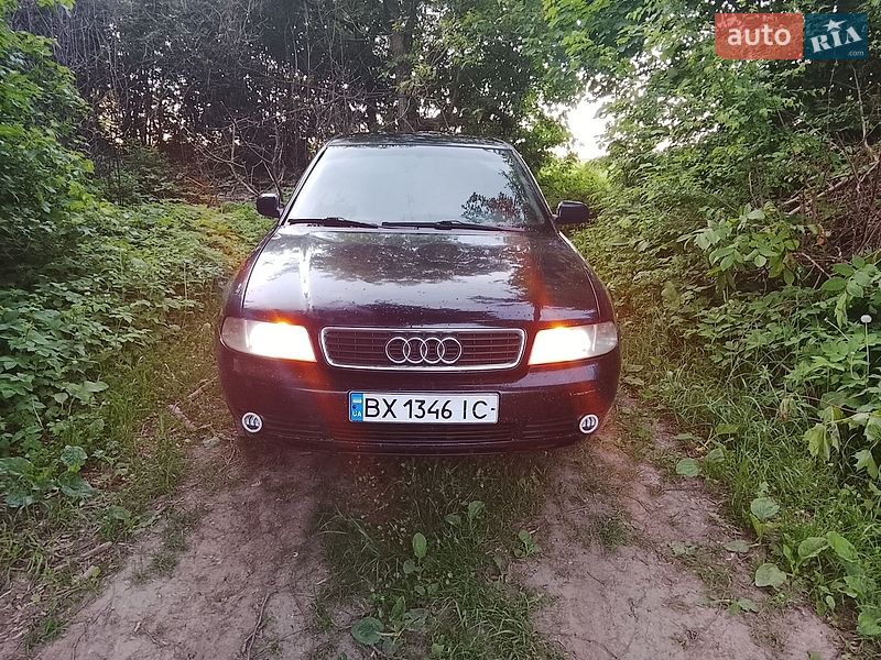 Седан Audi A4 1998 в Теофиполе