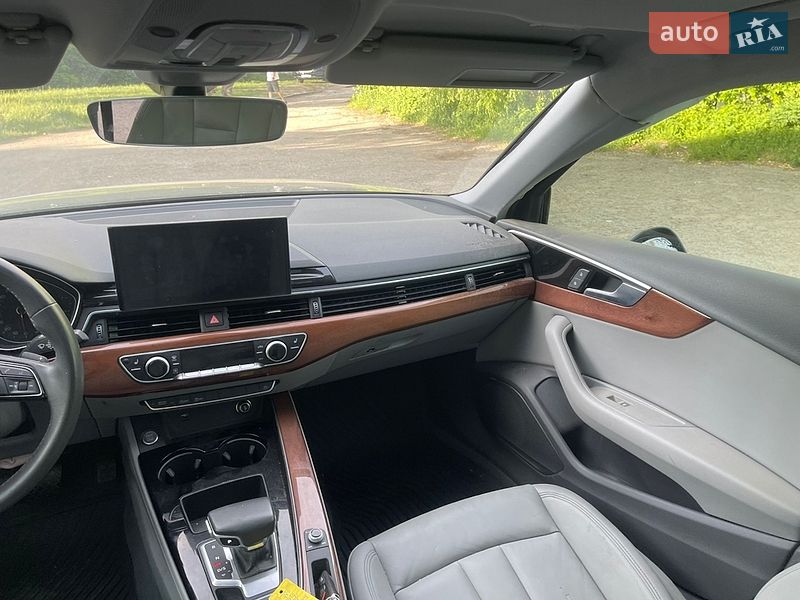 Седан Audi A4 2021 в Ровно