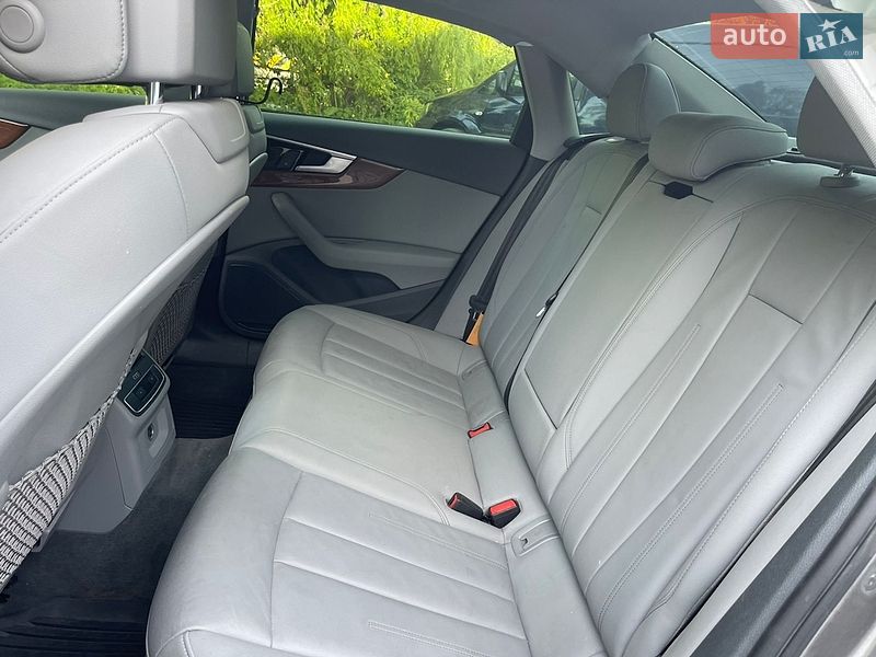 Седан Audi A4 2021 в Ровно