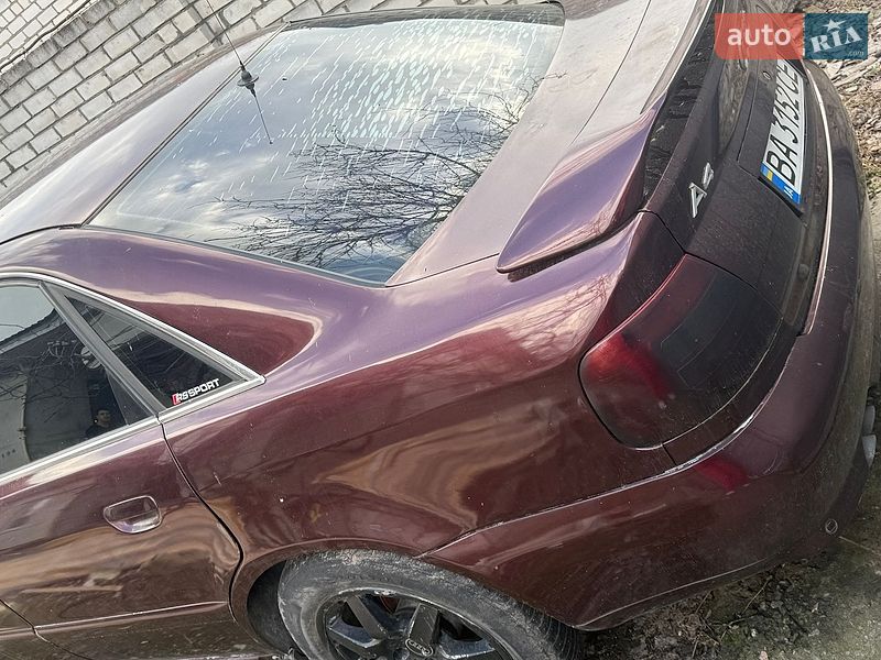Седан Audi A4 1996 в Светловодске