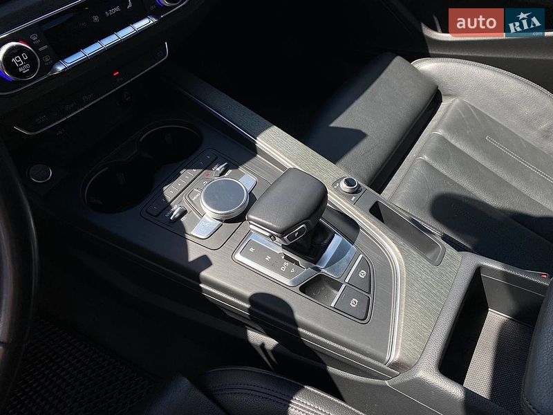 Седан Audi A4 2018 в Львові