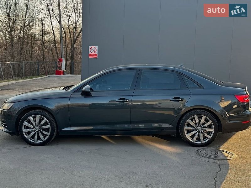 Седан Audi A4 2017 в Львове