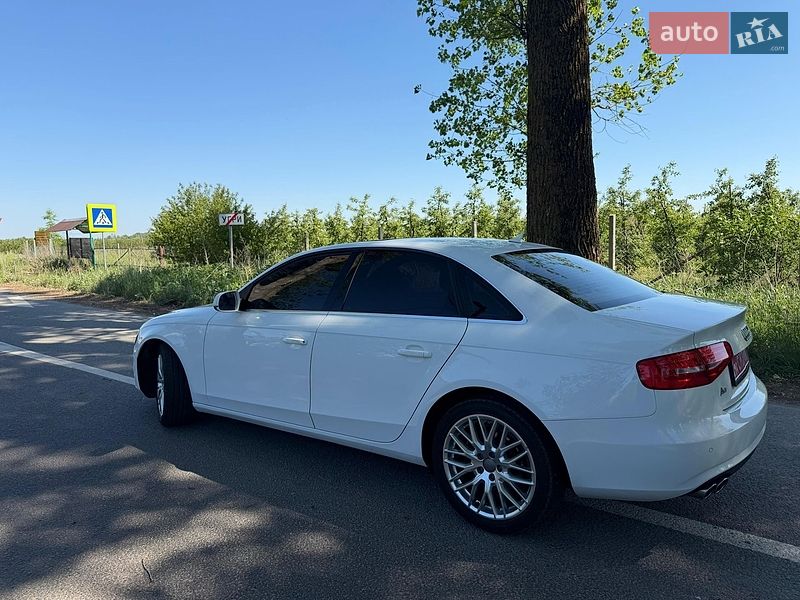 Седан Audi A4 2015 в Городку