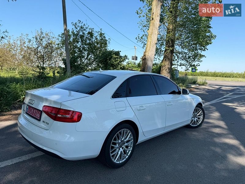 Седан Audi A4 2015 в Городку