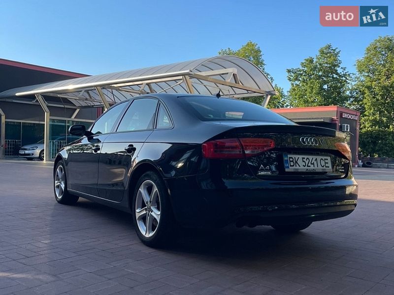 Седан Audi A4 2012 в Рівному