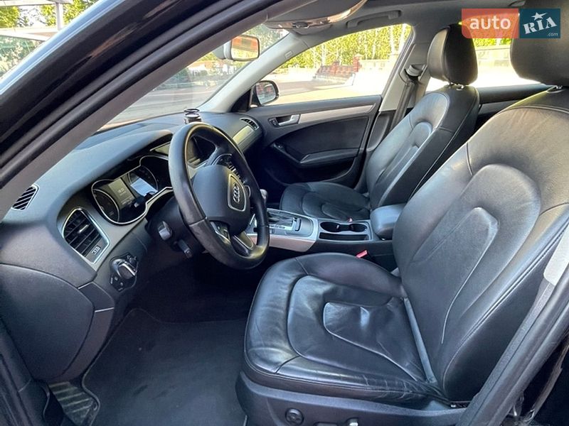 Седан Audi A4 2012 в Рівному