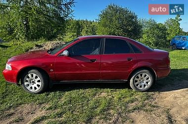 Седан Audi A4 1995 в Верховине
