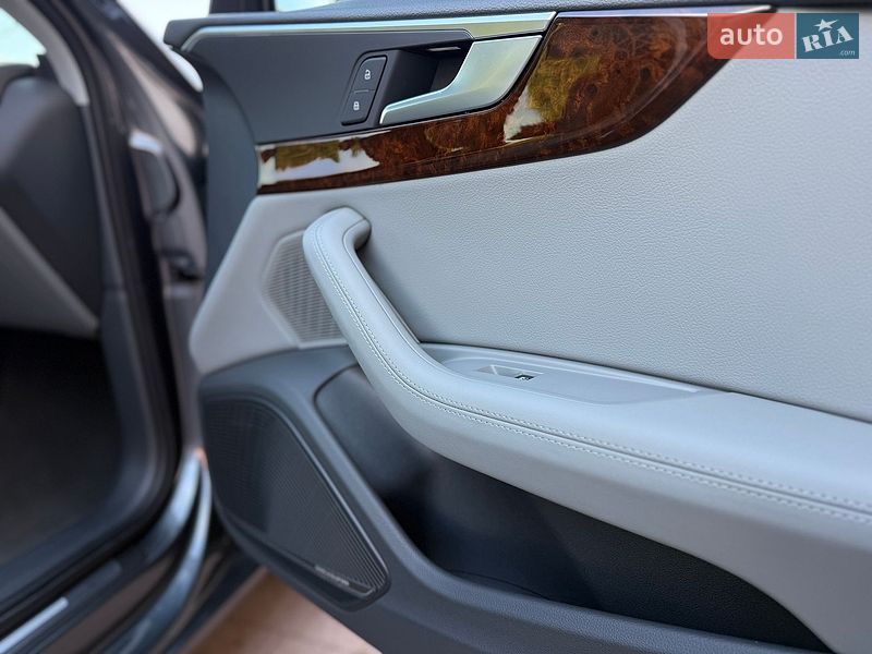 Седан Audi A4 2019 в Киеве