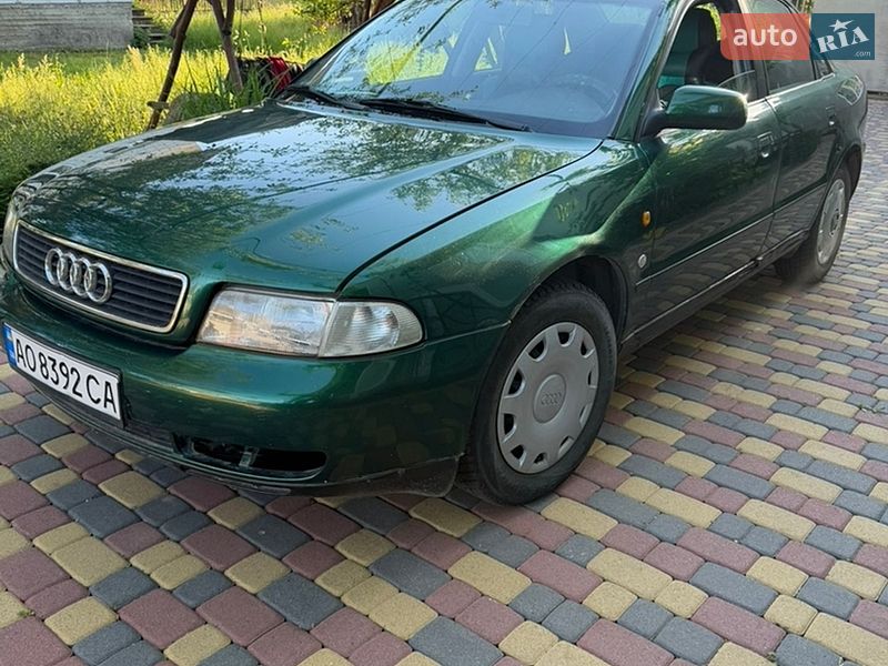 Седан Audi A4 1996 в Бедевлі