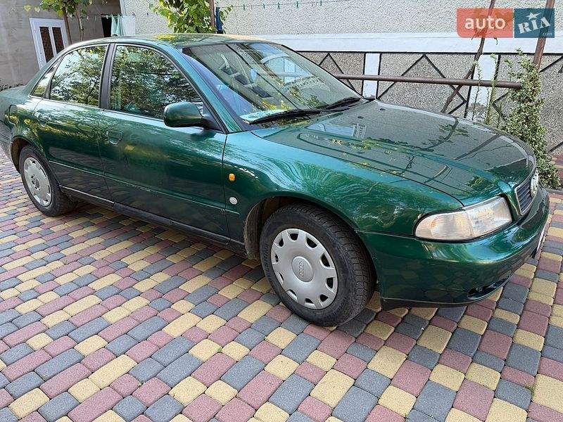 Седан Audi A4 1996 в Бедевлі