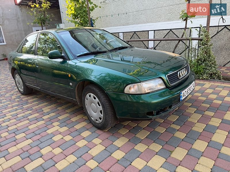 Седан Audi A4 1996 в Бедевлі