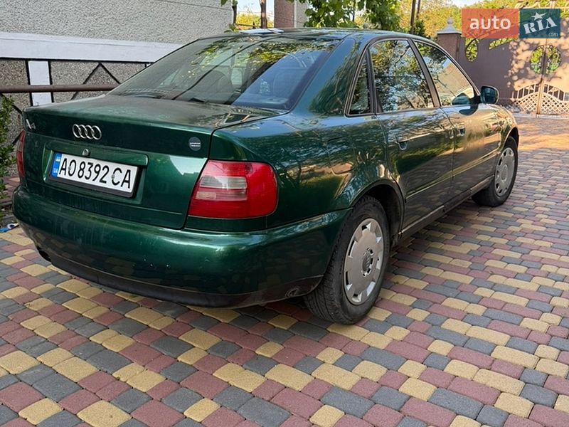 Седан Audi A4 1996 в Бедевлі