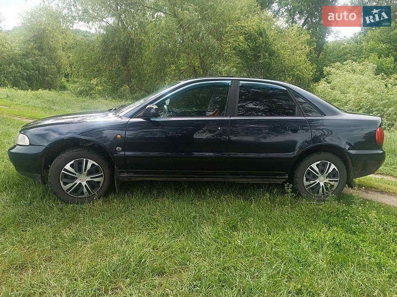 Седан Audi A4 1996 в Сумах