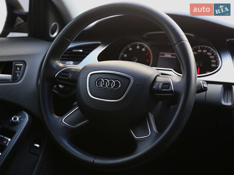 Седан Audi A4 2013 в Киеве