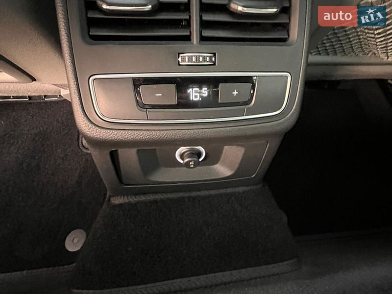 Седан Audi A4 2017 в Киеве
