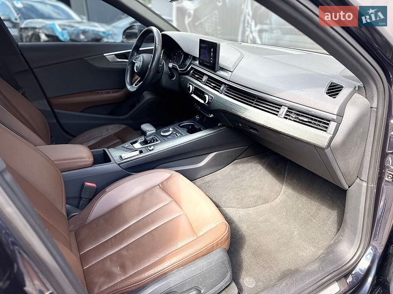 Седан Audi A4 2018 в Львові