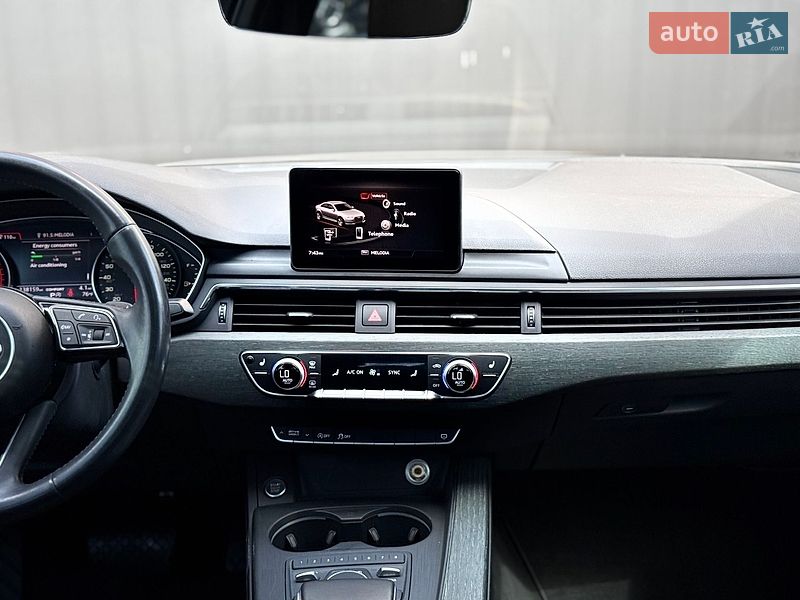 Седан Audi A4 2018 в Львові