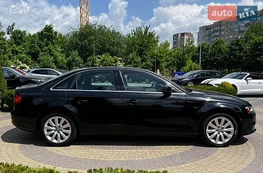 Седан Audi A4 2013 в Львові