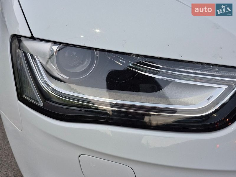 Седан Audi A4 2013 в Рахові
