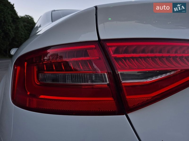 Седан Audi A4 2013 в Рахові