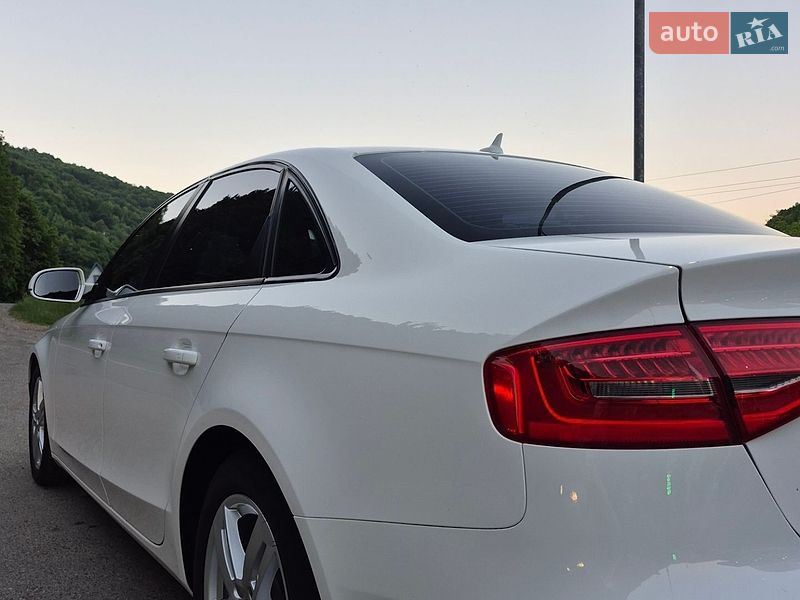 Седан Audi A4 2013 в Рахові