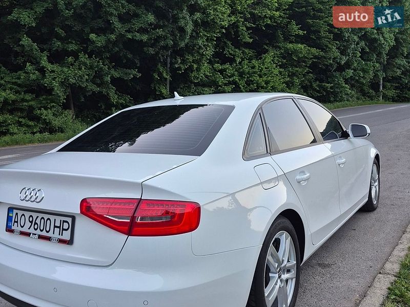 Седан Audi A4 2013 в Рахові
