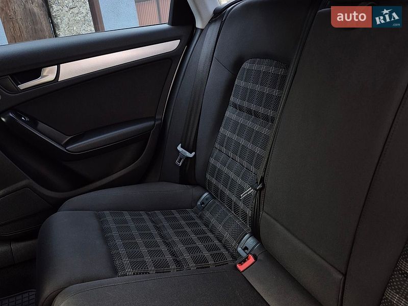 Седан Audi A4 2013 в Рахові