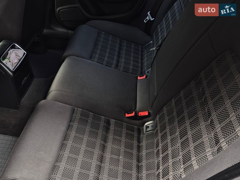 Седан Audi A4 2013 в Рахові