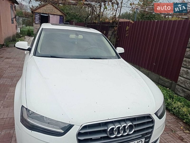 Седан Audi A4 2013 в Вараші
