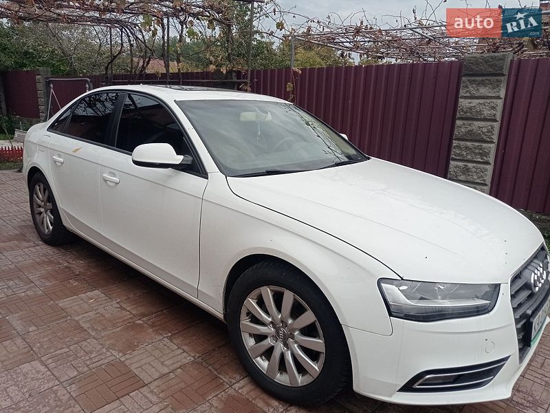Седан Audi A4 2013 в Вараші