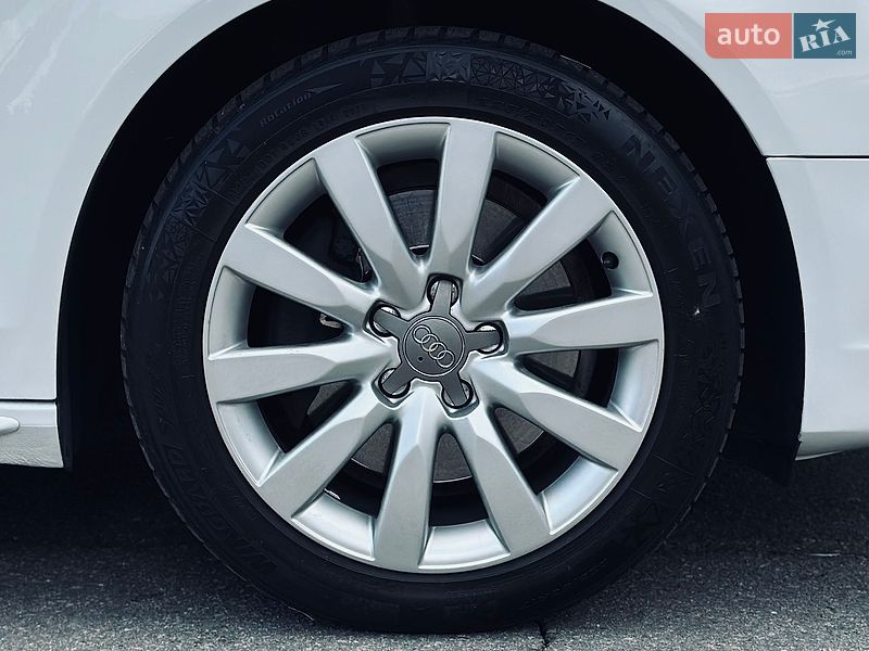Седан Audi A4 2014 в Кременчуге