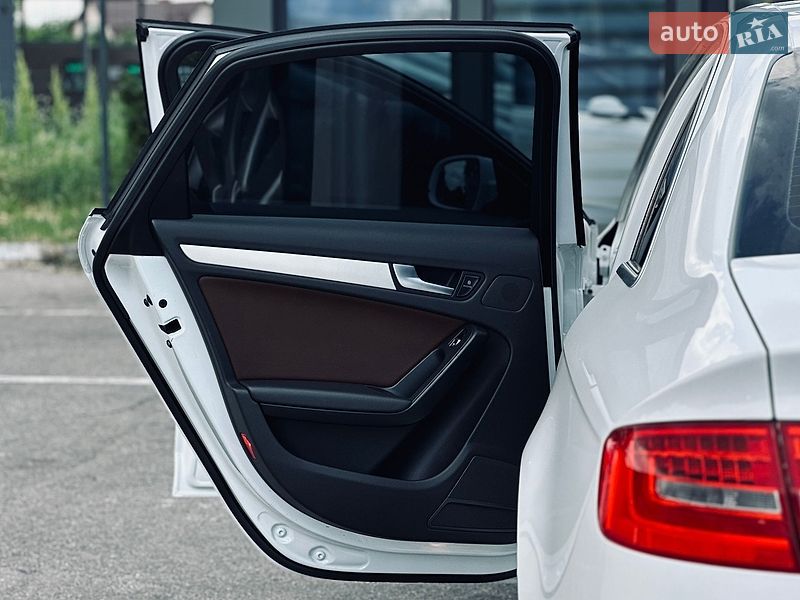Седан Audi A4 2014 в Кременчуге
