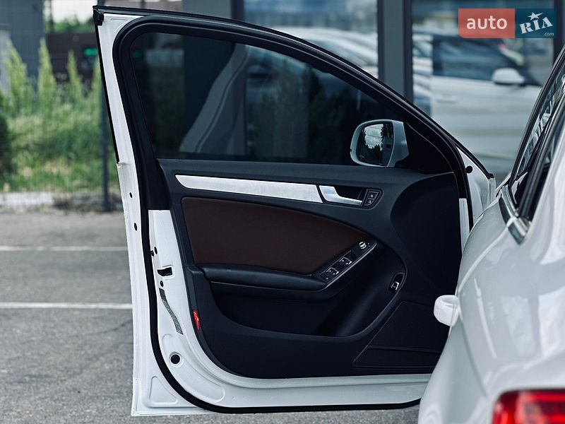 Седан Audi A4 2014 в Кременчуге