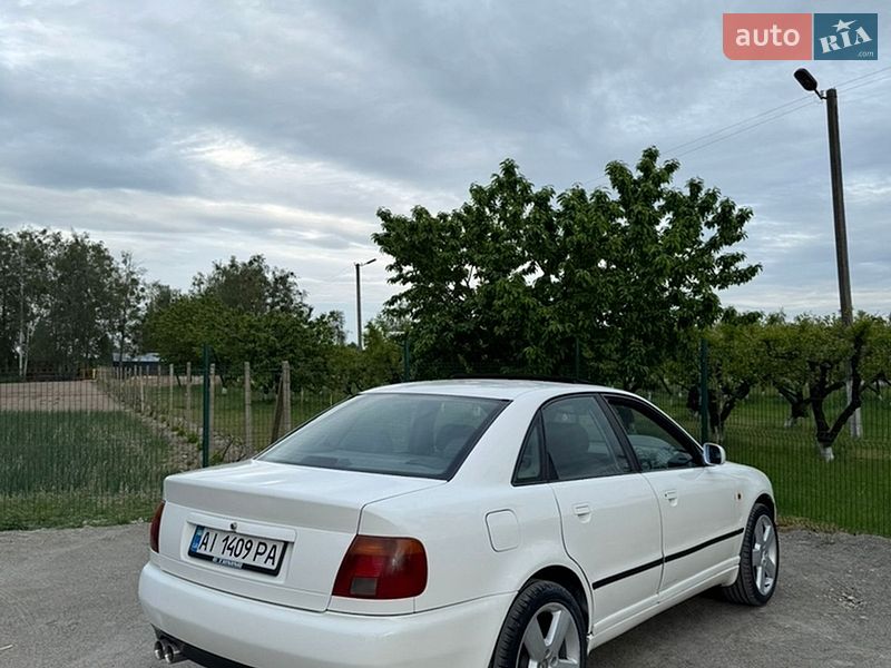 Седан Audi A4 1996 в Немішаєве