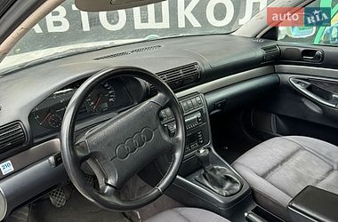 Седан Audi A4 1996 в Немішаєве
