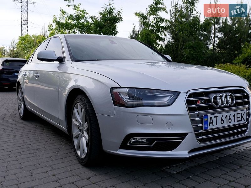 Седан Audi A4 2012 в Івано-Франківську