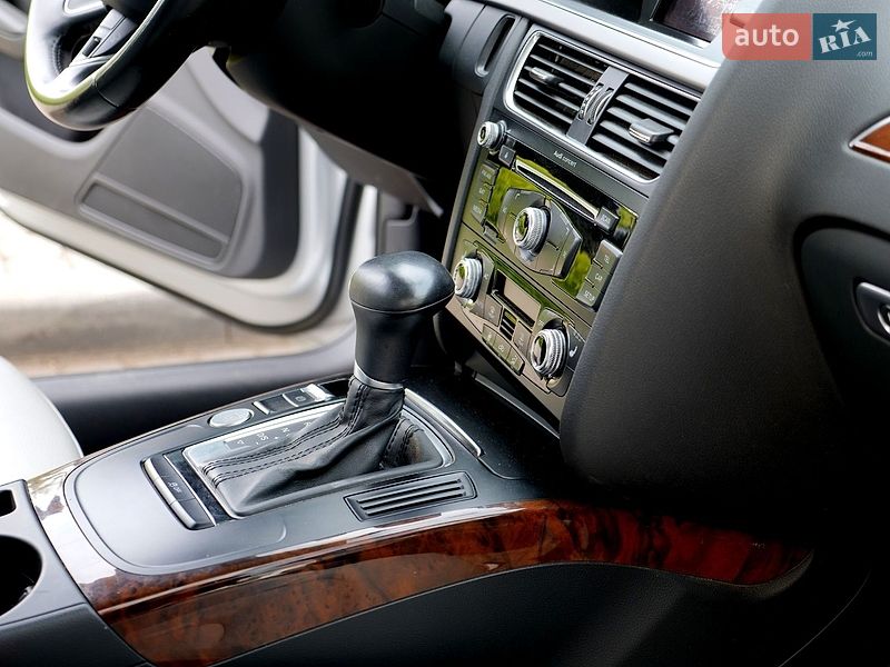Седан Audi A4 2012 в Івано-Франківську