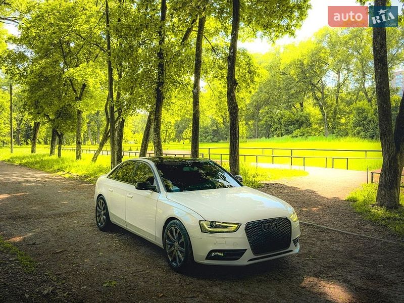 Седан Audi A4 2012 в Сумах