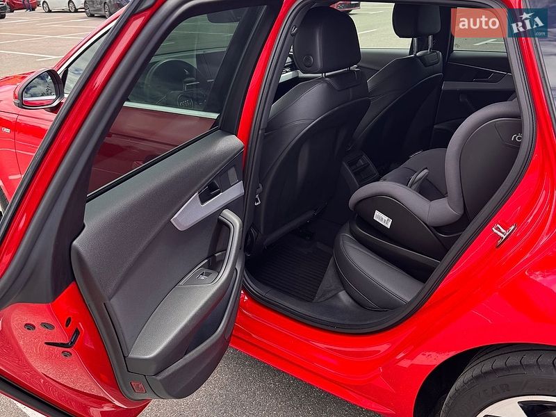 Универсал Audi A4 2016 в Киеве