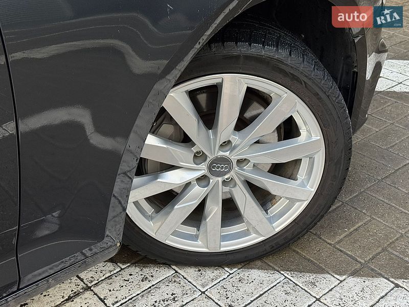 Седан Audi A4 2019 в Киеве