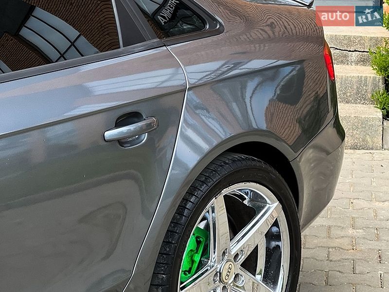 Седан Audi A4 2012 в Чернівцях