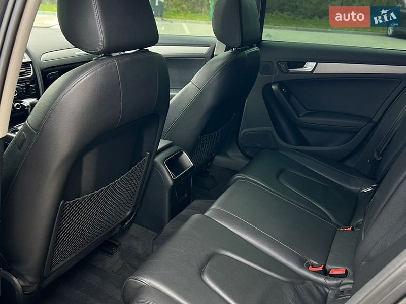 Седан Audi A4 2012 в Чернівцях
